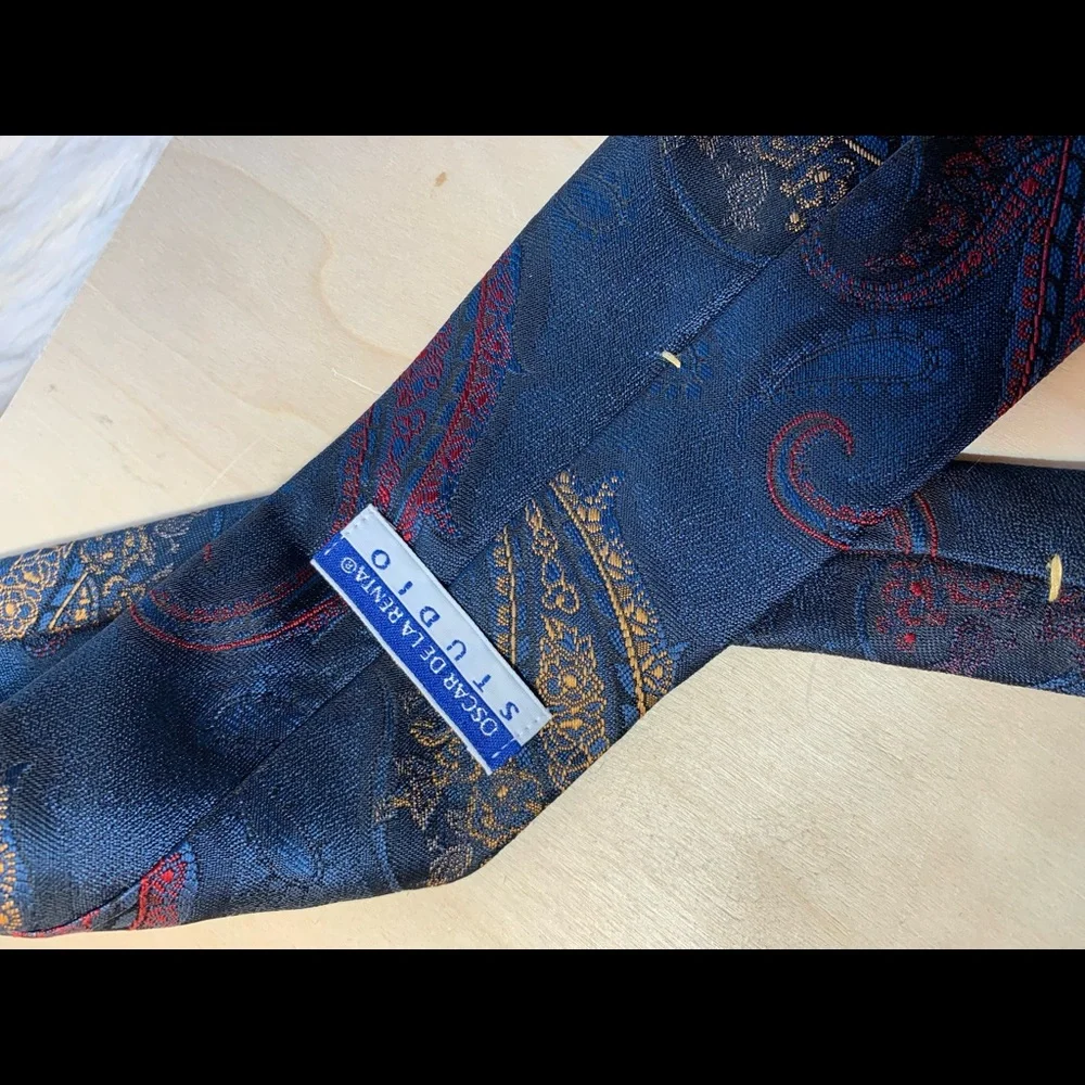Oscar De La Renta Mens Tie Navy Paisley Print EUC